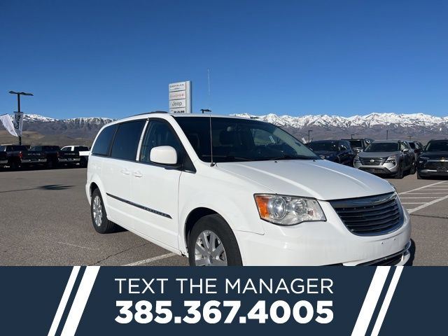 2016 Chrysler Town & Country Touring FWD