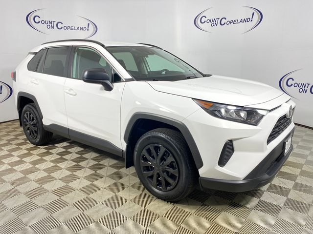 2021 Toyota RAV4 LE photo