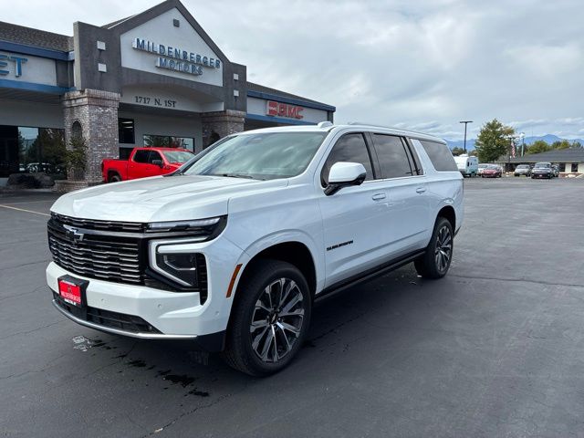 White (Iridescent Pearl Tricoat) 2025 Chevrolet Suburban SUV / Crossover Four-Wheel Drive 