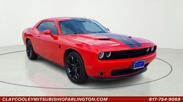 2016 Dodge Challenger SXT Plus's photo