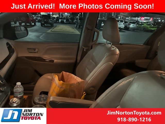 2017 Toyota Sienna XLE Premium 8