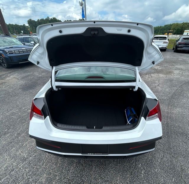 HyundaiElantra4