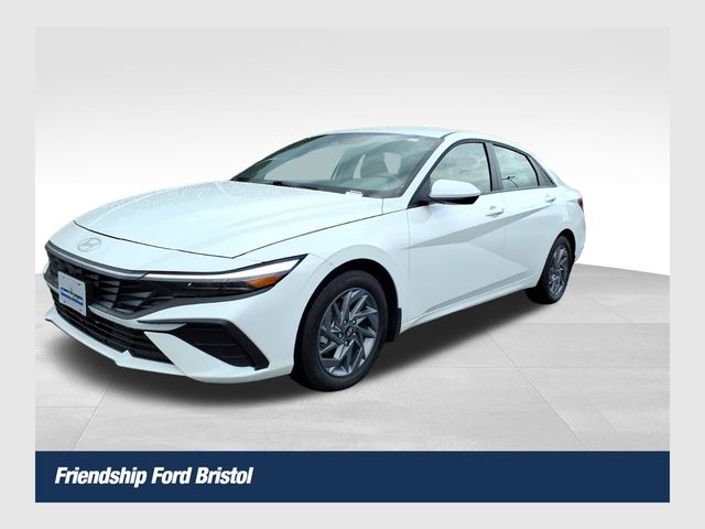 Serenity White 2025 Hyundai Elantra Hybrid Sedan Front-Wheel Drive 6-Speed Dual Clutch