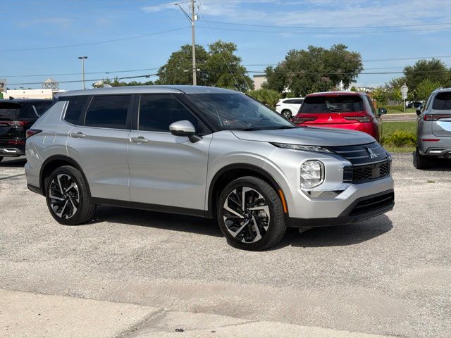 Alloy Silver Metallic 2025 Mitsubishi Outlander SUV / Crossover Front-Wheel Drive Continuously Variable Transmission