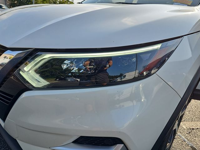 Certified Used 2020 White Nissan SL image 33