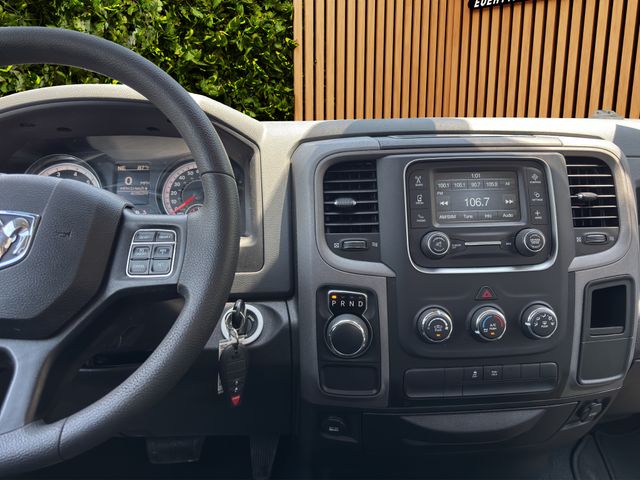 2019 RAM 1500 CLASSIC TRADESSMAN • 5.7L HEMI V8 • 8' BED CLEAN CARFAX • 1 OWNER CHROME APPEARANCE PACKAGE • POWER & REMOTE ENTRY GROUP • BEDLINER • BACKUP CAMERA Thumbnail