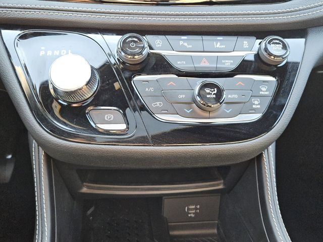 2026 Chrysler Pacifica Limited AWD