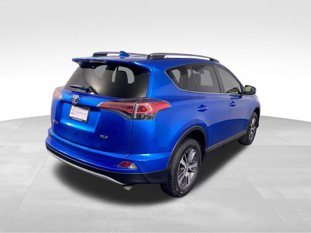 2017 Toyota RAV4 XLE 32