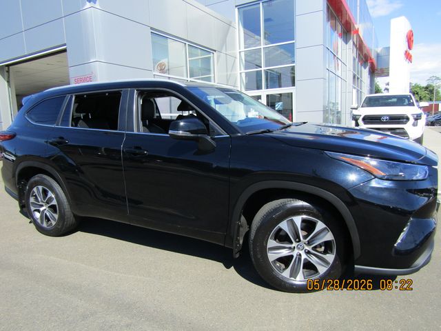 used 2023 Toyota Highlander car, priced at $35,499