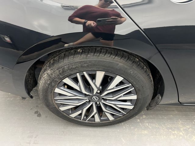 2024 Super Black Clearcoat Nissan Altima 2.5 SV FWD Sedan
