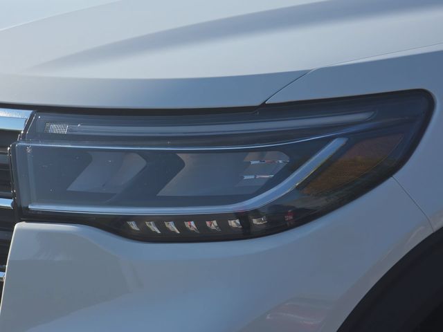 New 2026 Star White Metallic Tri-Coat Ford Active image 33