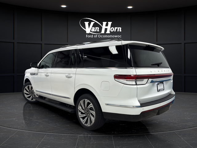 Used 2023 Pristine White Metallic Tri-Coat Lincoln Reserve image 5