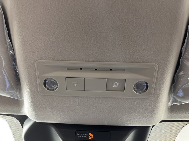 2025 Gun Metallic/Super Black Nissan Kicks SV FWD SUV
