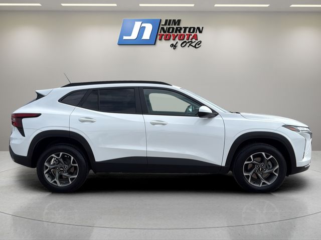 2025 Chevrolet Trax LT - Photo 4