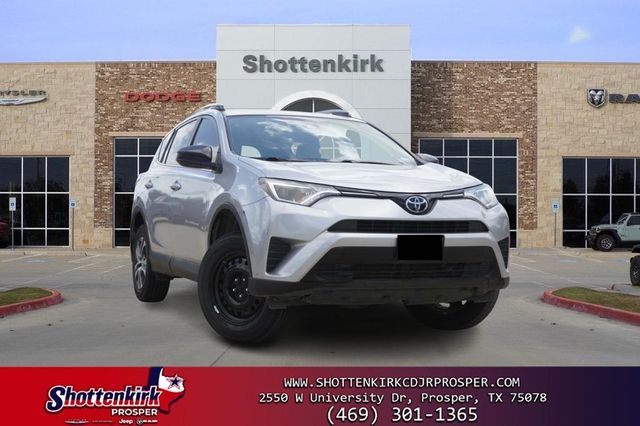 2017 Toyota RAV4 LE's photo