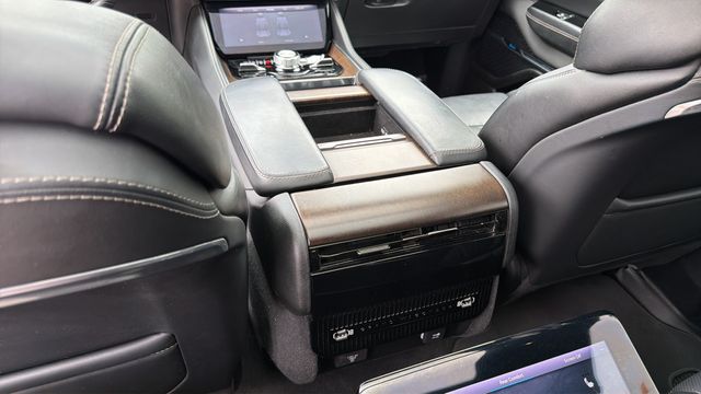 Used 2024 Black Jeep Base image 21