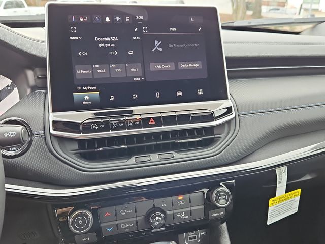 New 2026 Black Jeep Latitude image 17