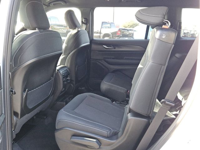 2026 Jeep Grand Cherokee L Laredo 4x2