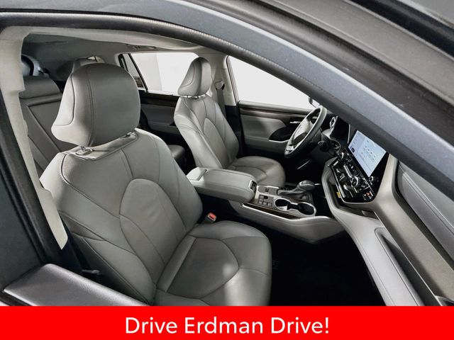 Used 2023 Toyota Highlander SUV