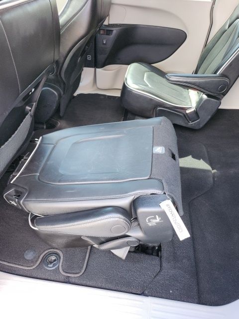 Used 2023 Black Chrysler Limited image 32