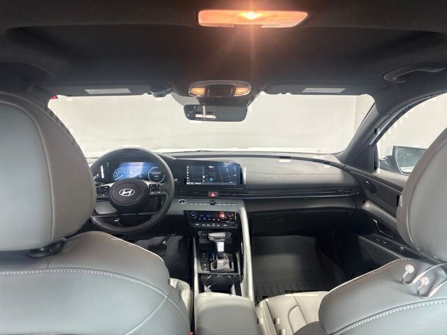 Used 2025 Hyundai Elantra Hybrid Sedan