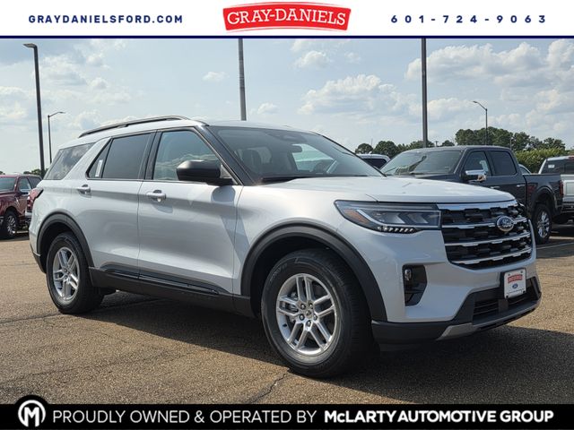 Space White Metallic 2026 Ford Explorer SUV / Crossover Rear-Wheel Drive Automatic