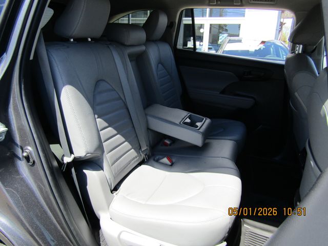 used 2023 Toyota Highlander car, priced at $33,999