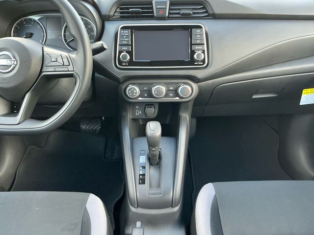 NissanVersa11