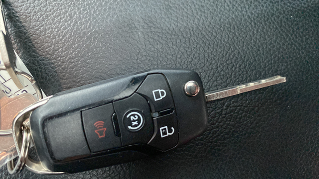 Used 2016 Ruby Red Metallic Tinted Clearcoat Ford XLT image 21