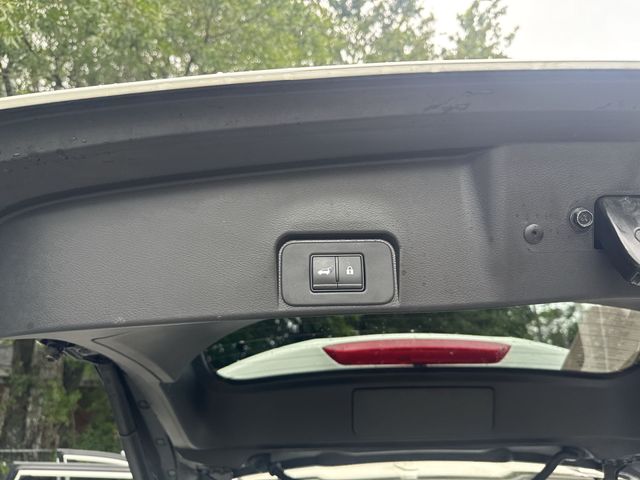 Used 2023 White Nissan SL image 13