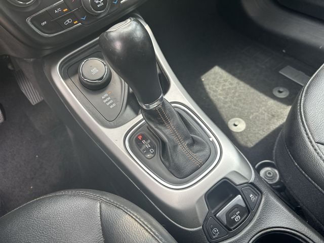 Used 2019 Red Jeep Latitude image 16