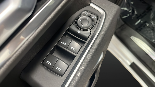 Used 2025 Summit White Chevrolet LT image 21