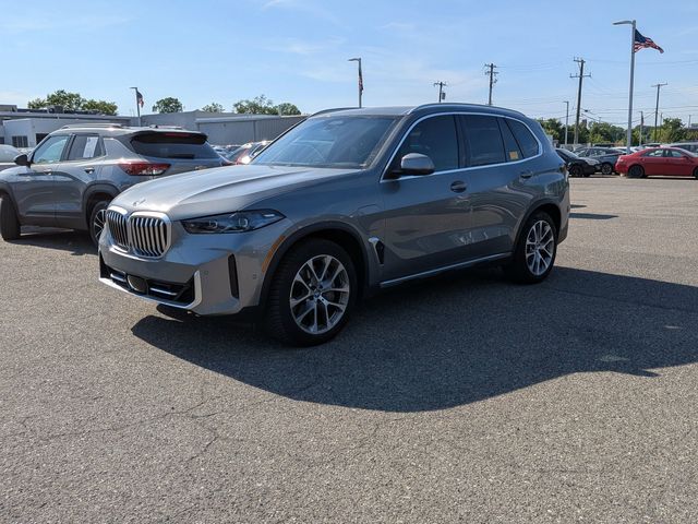 2024 BMW X5 xDrive50e's photo