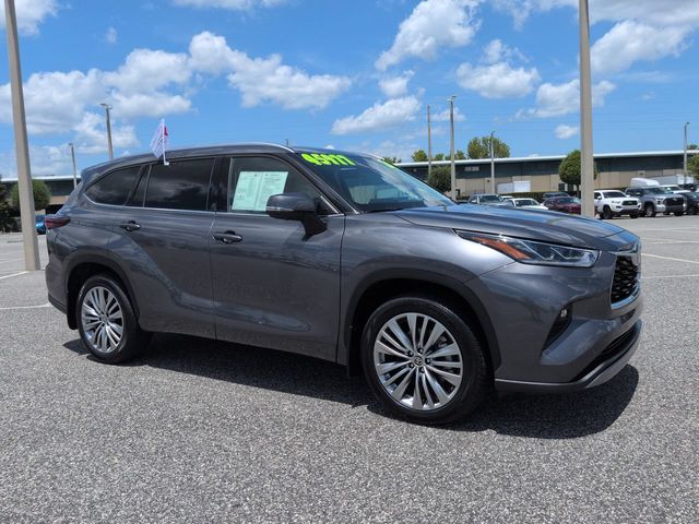 Magnetic Gray Metallic 2024 Toyota Highlander Hybrid SUV / Crossover Front-Wheel Drive Continuously Variable Transmission