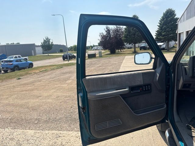 1994 Blue Chevrolet C/K 1500 Cheyenne 4X4 Truck