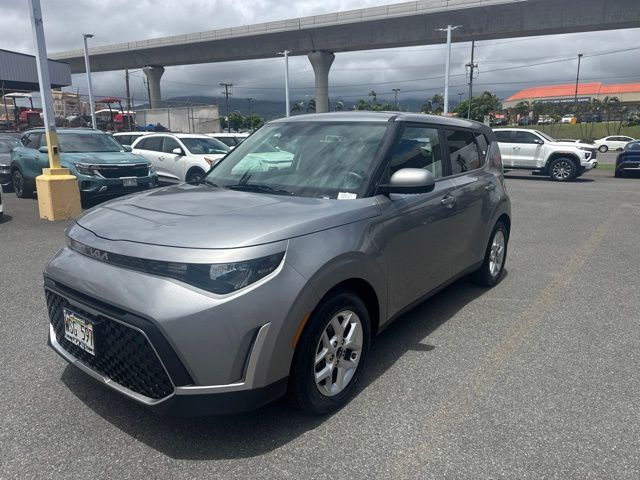 Gray 2023 Kia Soul SUV / Crossover Front-Wheel Drive Continuously Variable Transmission