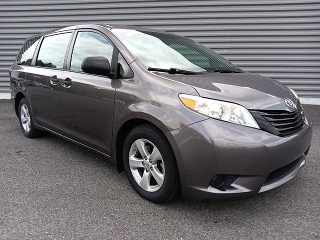 Predawn Gray Mica 2015 Toyota Sienna Minivan Front-Wheel Drive 6-Speed Automatic Overdrive