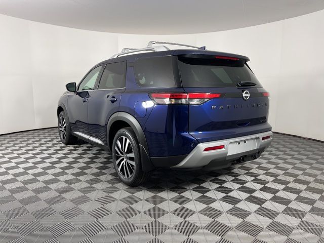 2025 Nissan Pathfinder Platinum 8