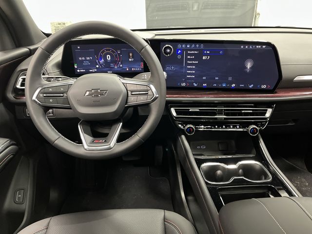 2026 Chevrolet Traverse Z71 photo 3