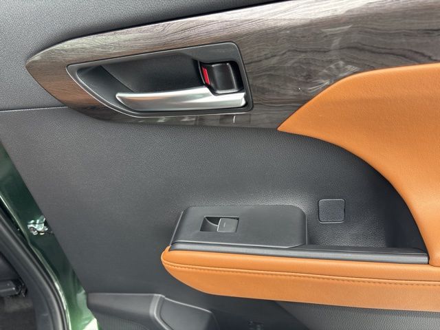used 2023 Toyota Highlander car, priced at $43,136