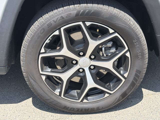 Used 2024 Silver Jeep Limited image 7