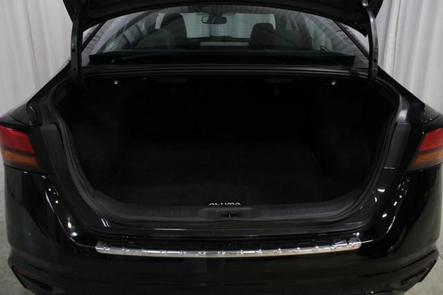 Used 2019 Black Nissan 2.5 SL image 29