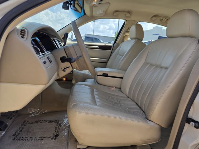 Used 2006 Lincoln Town Car Sedan