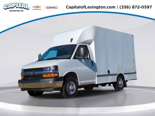 Summit White 2025 Chevrolet Express Chassis Van Rear-Wheel Drive 8-Speed Automatic