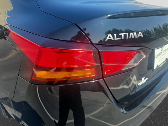 Used 2025 Nissan Altima Sedan