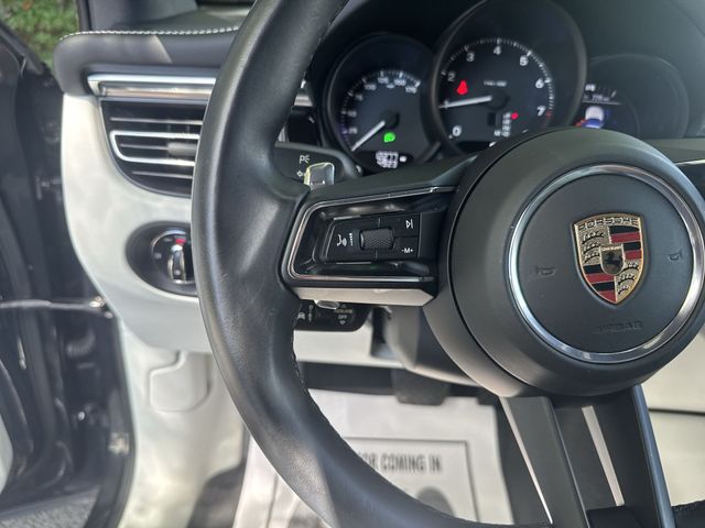 Used 2025  Porsche Base image 17
