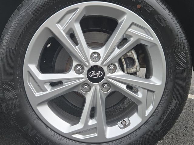 Used 2023 White Hyundai SEL image 13