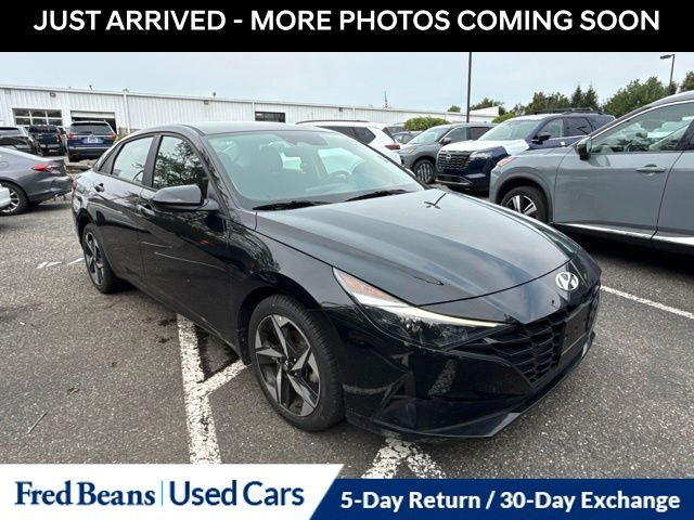 Onyx Black 2023 Hyundai Elantra Sedan Front-Wheel Drive Continuously Variable Transmission