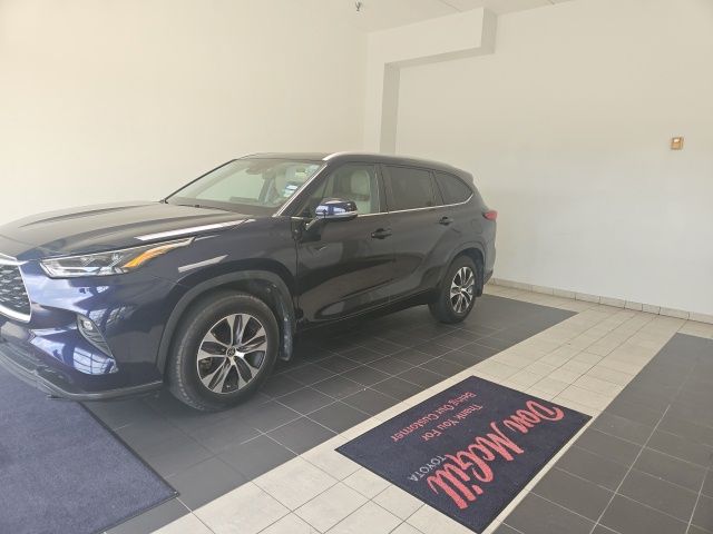 2023 Toyota Highlander Hybrid XLE  at Toyota of Victoria