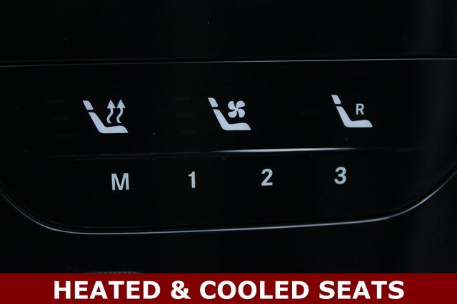 Used 2023  Mercedes-Benz 580 image 5